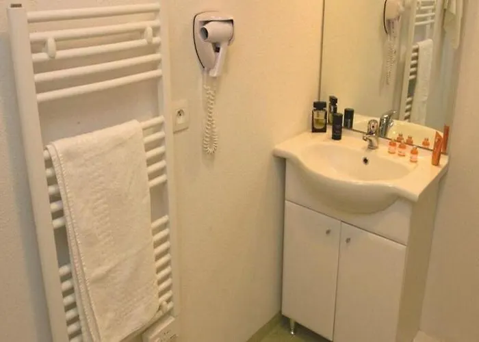 Les Isles De Sola, Grandcamp, * Grandcamp-Maisy